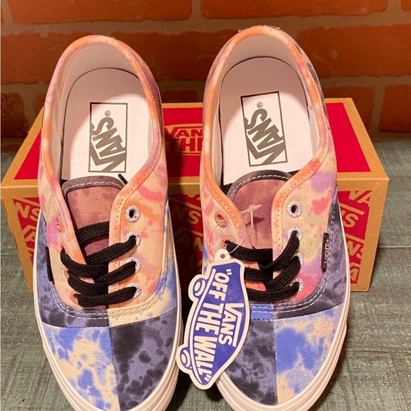 VANS - Picture 2 of 7